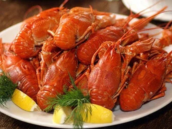 Варёные раки с укропом